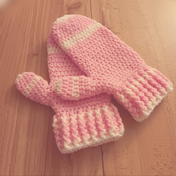 Handmade Womens/Teen Girl Mittens - Picture 1 of 2